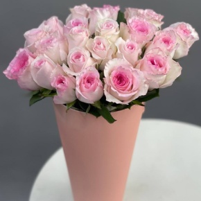 Букет из 21 розы Кения в конусе в Москве