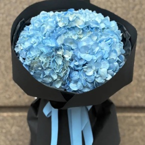 Букет из 7 голубых гортензий в Москве