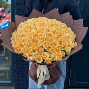 Букет из 101 кремовой розы Пич Авааланж в Москве