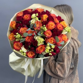 Букет "Ванесса" из роз Эквадор, эустом и пионовидных кустовых роз в Москве