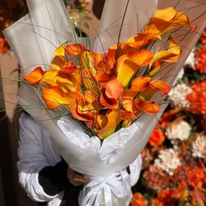 Монобукет из 21 оранжевой каллы в Москве