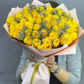 Букет из 51 лимонной розы с лимониумом в Москве