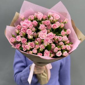 Букет  из 19 кустовых роз (60 см) в Москве