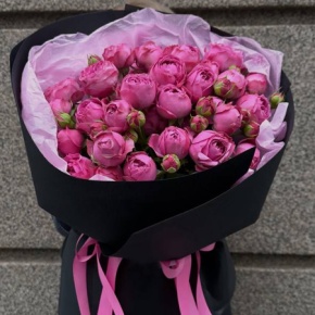 Букет "Рэйчел" из 11 кустовых малиновых пионовидных роз (60 см) в Москве