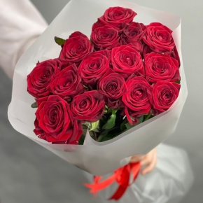 Букетик из 15 красных роз (60 см) в Москве
