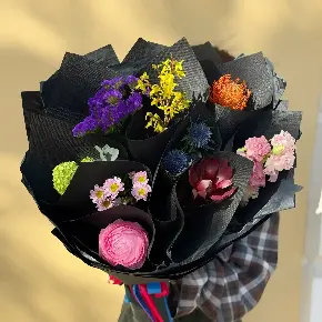 Дофаминовый букет "Собери сама" в черной упаковке в Москве