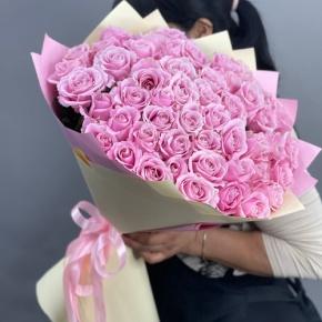 Букет из 51 пастельной розы Аваланж (60 см) в Москве