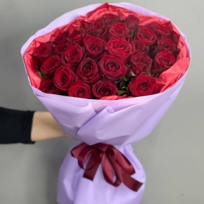 Букет "Олеся" из 25 красных  роз (50 см) в Москве