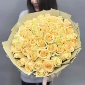 Букет из 51 кремовой розы Пич Аваланж ( 50 см) в Москве