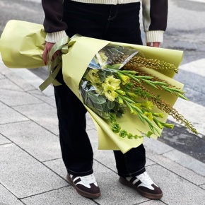 Букет "Нирвана" из гладиолусов, молюцеллы и эремуруса в Москве