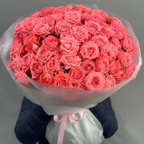Букет из 33 кустовых коралловых роз (60 см) в Москве