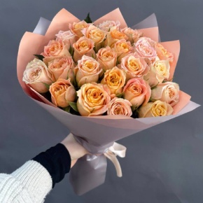 Букет из 25 персиковых махровых роз (50 см) в Москве
