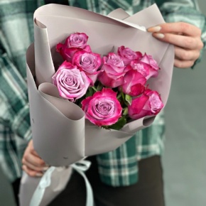 Букет "Сесилия" из 9 фиолетовых роз кения (40 см) в Москве Букет "Сесилия" из 9 фиолетовых роз кения (40 см) в Москве