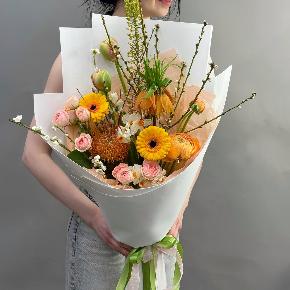 Авторский букет с фритиллярией и эремурусом " Оранжевый закат" в Москве