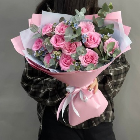 Букет "Ламбада" из роз, оксипеталума и эвкалипта в Москве