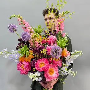 Авторский букет с коралловыми пионами "Эйфория" в Москве