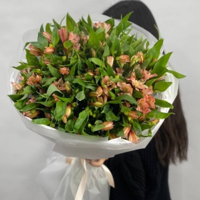 Букет из 21 лососевой альстромерии в Москве