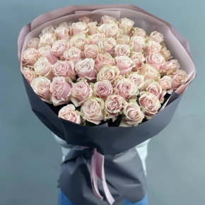 Букет "До ре ми" из 51 пудровой розы Эквадор Пинк Мондиаль (60 см) в Москве