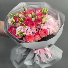 Букет "Лика" из роз Джумилия, эустом и гортензий в Москве