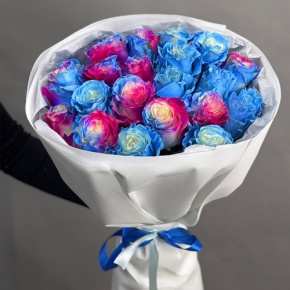 Монобукет из 21 розы Эквадор Радуга (70 см) в Москве