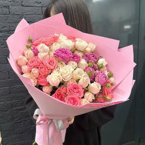 Микс из 15 кустовых роз в розовом фоамиране ( 50 см)  в Москве