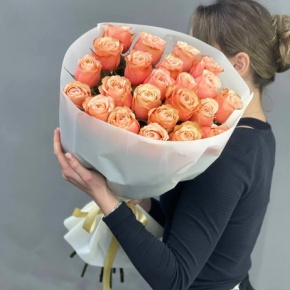 Монобукет из 23 роз Эквадор Кахала (60 см) в Москве