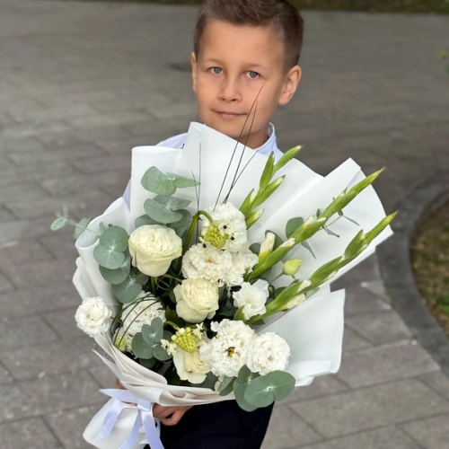 Букет на 1 сентября с гладиолусами, розами, эустомой и орнитогалумом в Москве