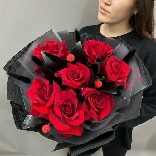 Букет из 7 красных французских роз " Рубин" в Москве