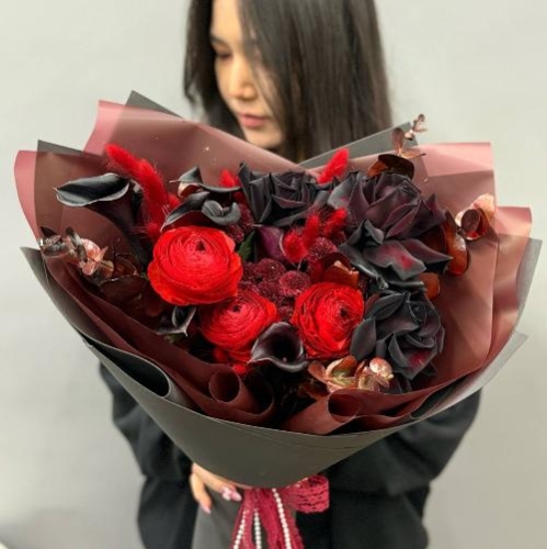 Букет с красными ранункулюсами " Кровавая Мэри" в Москве