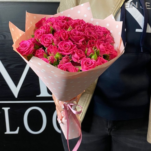 Букет из 15 кустовых малиновых роз в Москве