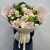 Букет "Гретта" из французских роз Эквадор Квиксенд, вибирнума, скиммии, ранункулюсов и диантусов люкс Грин Тик в Москве