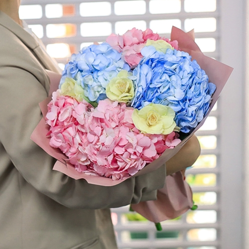 Букет из Голландских гортензий и брассики в Москве