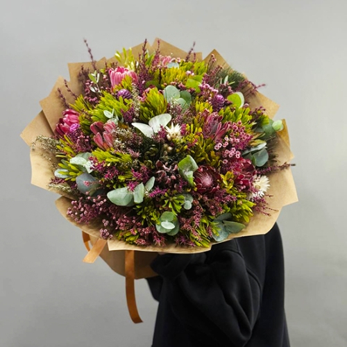 Букет "Капс XL" из протей и экзотики в Москве