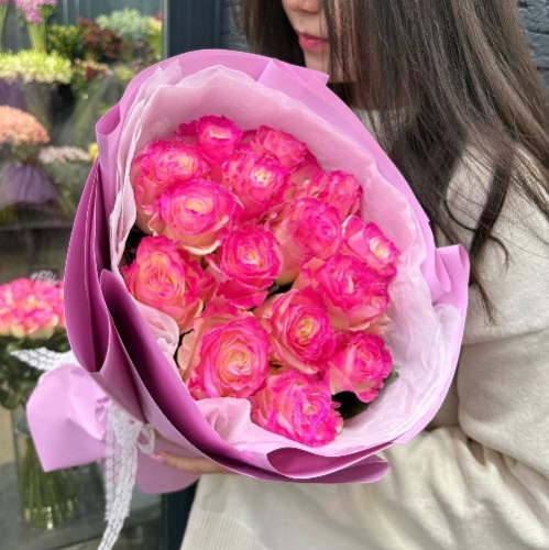 Букет из 15 Эквадорских роз " Розовый зефир" в Москве