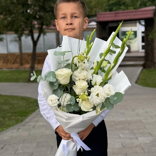 Букет на 1 сентября с гладиолусами, розами, эустомой и орнитогалумом в Москве