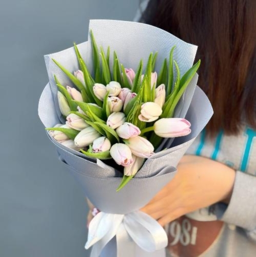 Букет из 25 нежных тюльпанов в Москве