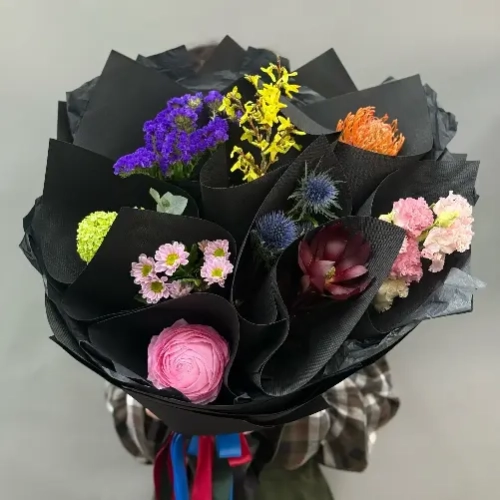Дофаминовый букет "Собери сама" в черной упаковке в Москве