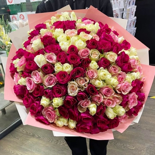 Букет 151 роза ягодный микс (40 см) в Москве