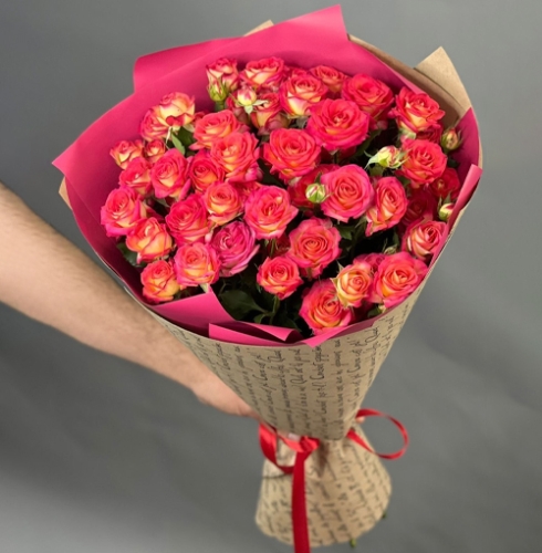 Букет из 11 кустовых роз (60 см) в Москве