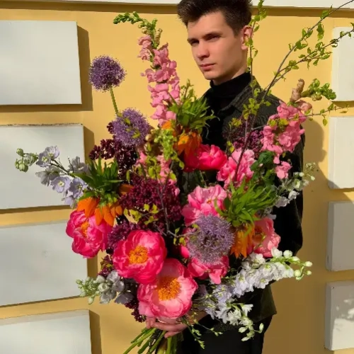 Авторский букет с коралловыми пионами "Эйфория" в Москве