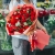 Красный микс из кустовых и сортовых красных роз в Москве Красный микс из кустовых и сортовых красных роз в Москве