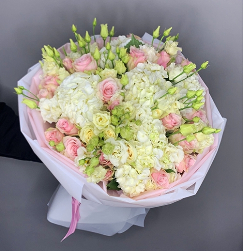 Букет "София" из гортензий, эустом и роз в Москве