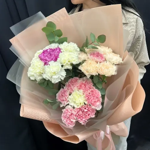 Трендовый букет " Ромашки из гвоздик" в Москве