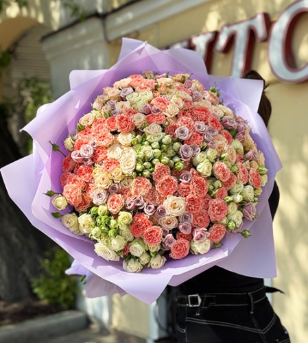 Букет из 101 кустовой розы микс в Москве